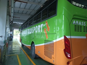 Nouvel autocar 65 places populaire en Afrique <span class=keywords><strong>Bus</strong></span> touristique de luxe avec toilettes et réfrigérateur - Product Image 6