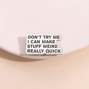 Ne m'essayez pas, je peux faire des trucs bizarres vraiment rapides broche émail broche citation drôle broches sac à dos accessoires revers Badges - Product Image 3