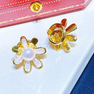 High Quality Summer Hot Gold Daisy <b>Single</b> Bead Brooch Freshwater Breast Decoration Natural Pearl <b>Flower</b> Wholesale Number Pattern - Product Image 1