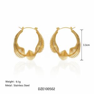 Aretes de Aro de Acero Inoxidable con Baño de Oro de 18K, Estilo Gótico, Tendencia Actual, Alta Retención de Color, Diseño Colgante, Nicho de Moda, Venta al Por Mayor, Disponibles - Product Image 6
