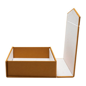 Environmentally Friendly Art Paper Gift <b>Box</b> Recyclable Clamshell <b>Book</b> Shape with Matt Lamination Magnetic Closure for Face Cream - Product Image 3