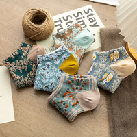 Chaussettes de bateau de style britannique rétro pour femmes Niche Trendy Floral Cotton Crew Length Fabricant en gros