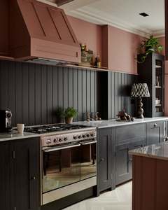 Mobili da Cucina Vermonhouzz in Stile Country Inglese su Misura con <span class=keywords><strong>Travi</strong></span> in Legno Bianco <span class=keywords><strong>a</strong></span> <span class=keywords><strong>Vista</strong></span> e Sgabelli da Bar in Pelle per Hotel - Product Image 6