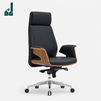 Chaise de bureau à dossier haut en cuir PU noir avec accoudoirs en bois courbé et fonction d'inclinaison pour directeur, PDG, bureau commercial, espace de coworking