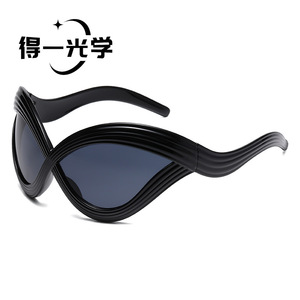 แว่นกันแดดทรงแคทอาย สีดำ UV400 กรอบ PC แฟชั่นสำหรับทุกเพศ - Product Image 1