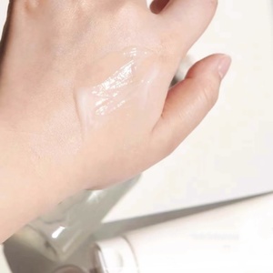 Crème hydratante pure à la canne - Hydrate en profondeur, apaise et répare. Fournit une barrière protectrice pour les peaux sensibles. 100 ml - Product Image 2