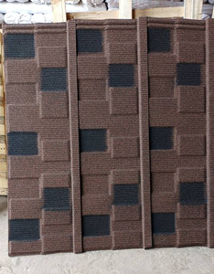 Couleurs sautantes 0.35mm 0.45mm 0.55mm Tuiles de grain de bois Tuiles de toit en métal enduites de pierre de couleur personnalisée pour villa - Product Image 4