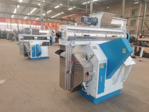 Machine à granulés de haute qualité 55kw <span class=keywords><strong>HKJ</strong></span> 320 2-4T/H, pelletiseur, acier inoxydable, neuf, pour l'alimentation animale, l'alimentation des volailles, l'usine de granulés - Product Image 2