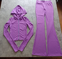 Ensemble de survêtement deux pièces Body Basics pour femme avec logo personnalisé, comprenant une veste à capuche moulante zippée avec passe-pouce et un pantalon legging