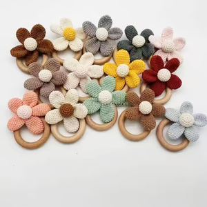 Bébé belle main tricot marguerite <span class=keywords><strong>anneau</strong></span> <span class=keywords><strong>de</strong></span> <span class=keywords><strong>dentition</strong></span> bio hêtre naturel bois <span class=keywords><strong>anneau</strong></span> Crochet hochet jouets <span class=keywords><strong>de</strong></span> <span class=keywords><strong>dentition</strong></span> nouveau-né photographie - Product Image 2
