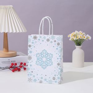 Bolsa de Regalo de Papel Navideña Personalizada, Diseño de Lujo para Compras con Copos de Nieve Invernales, Elegante y Personalizada - Product Image 6
