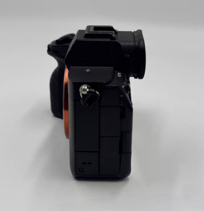Buen Precio, Cámara A7M4 Usada, Cuerpo sin Espejo de Fotograma Completo, 33MP, CMOS con Retroiluminación, Procesador BIONZ XR, 4K 60p - Product Image 1