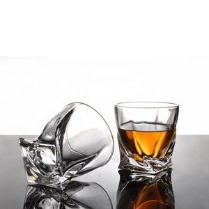 Vaso de chupito de vidrio transparente texturizado para bar, ideal para licor, fiestas y catering - Product Image 2