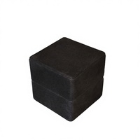 Boîte à bijoux en daim floqué, doublure en velours rouge, logo personnalisé, boîte à bijoux carrée pour la présentation de bagues de fiançailles et de mariage, cadeau