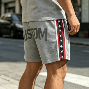 Shorts en maille pour homme personnalisés, taille élastique, impression par sublimation, bande latérale, respirants, style sport décontracté - Product Image 1