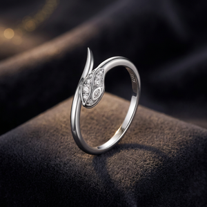 Bague solitaire en moissanite couleur D taille cœur pour femme, en argent sterling 925 plaqué rhodium, empilable, pour anniversaire, haute joaillerie - Product Image 1