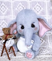 Peluche personnalisée Rubii en forme d'éléphant avec bonnet jaune et compagnon ours en peluche