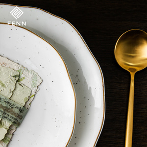 Set Perlengkapan Makan Keramik FENN Custom, Desain Modern Mewah dengan Pinggiran Emas dan Motif Bintik, Piring Makan Keramik Putih dalam Set Porselen untuk Pernikahan - Product Image 3