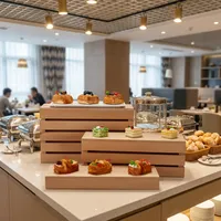 OKEY Présentoirs à buffet à 3 niveaux, Supports de présentation alimentaire pour fêtes, Rehausseurs de table de buffet, Ensemble de rehausseurs en bois