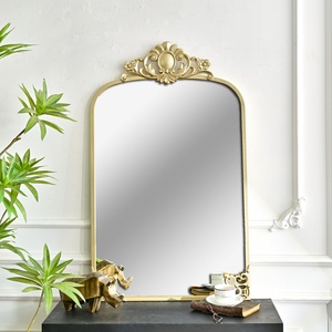 Miroir mural en métal doré à motif floral, décoration rustique et écologique pour le salon - Product Image 1