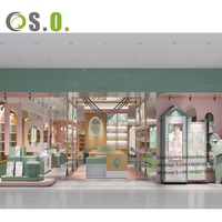 Design moderne, magasins de vêtements pour enfants, présentoirs pour bébés, étagères pour vêtements