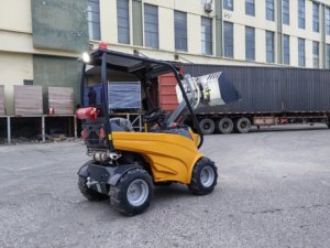 Mini-chargeuses sur pneus fabriquées en Chine à vendre, capacité de charge 500 kg, 4 moteurs hydrauliques, chargeuses sur pneus économiques pour la ferme et le pâturage - Product Image 5