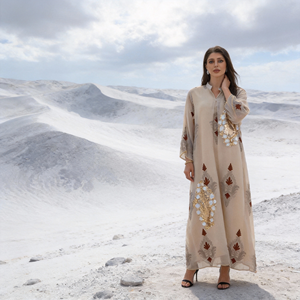 Abaya en polyester brodée sur mesure élégante pour femmes musulmanes Robe longue Fournisseur en gros OEM - Product Image 2