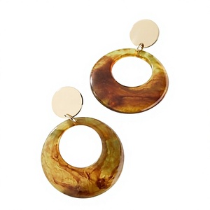 Pendientes de Resina Brillante de Lujo, Diseño de Hadas, Hechos a Mano, Artísticos, Modernos, con Patrón Geométrico, Pintados a Mano, Personalizables - Product Image 1