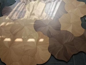 Pavimento in Legno Ingegnerizzato Spazzolato Moderno Lotus per Soggiorno e Bagno, con Impiallacciatura in Rovere e Noce, Design Parquet - Product Image 6