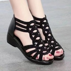 Sandalias romanas de cuña de cuero suave y transpirable para mujer, novedad de verano, suela blanda, a la moda, para exteriores, calzado cómodo para madres - Product Image 3