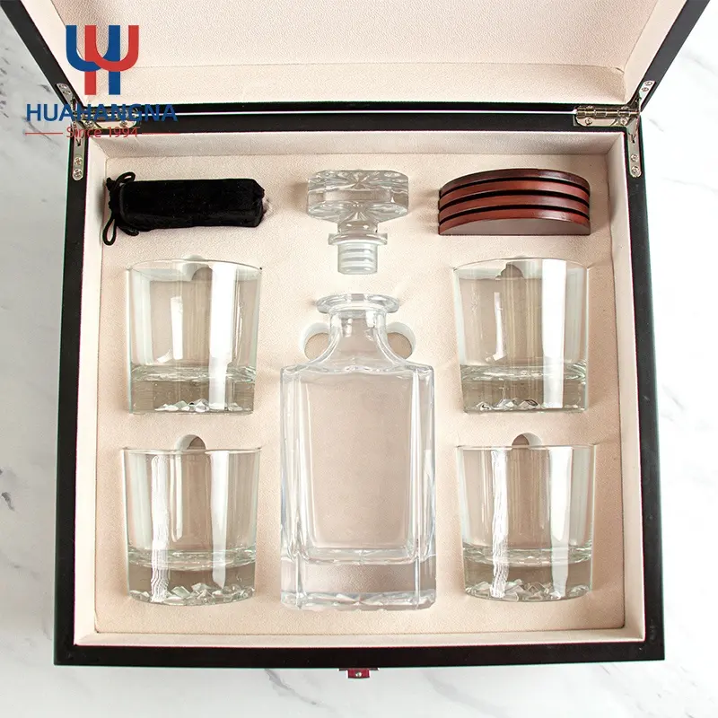 Whisky vetro regalo Set 5 PC personalizzato Logo personalizzato Whisky liquore Decanter 25 Oz con 4 bicchieri di Whisky