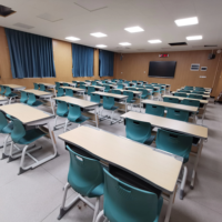 Nouveau design Bureaux et chaises d'école Tables pour enfants Tables à hauteur réglable Apprentissage des enfants Mobilier scolaire moderne