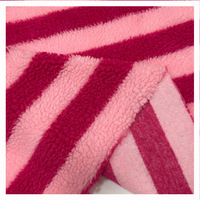 Tissu Doux Impression Fleur Polaire 370gsm 100% Polyester Chaud Doux Laine D'agneau Jacquard Sherpa Polaire Tissu pour Manteau D'hiver