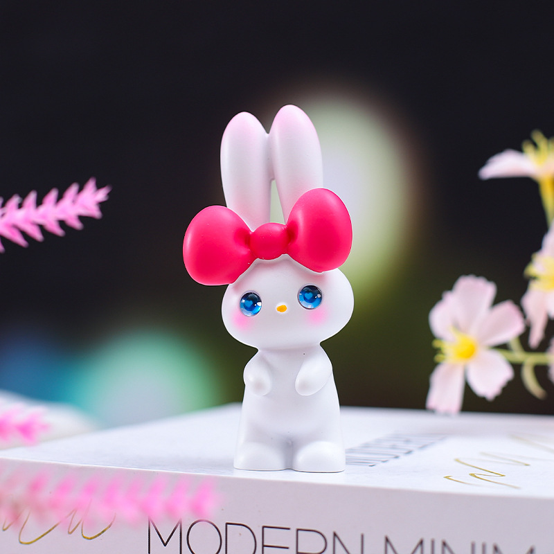 B03 a un papillon sur la tête