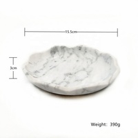 Plateau décoratif rond en marbre blanc de Carrare WeiVibe 155 mm avec bord ondulé pour coiffeuse et bureau