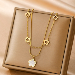 Gran oferta de acero inoxidable, collar con colgante de corazón de trébol de concha de perla en capas de oro de 18 quilates, collar de flores de cuatro hojas para mujer - Product Image 2
