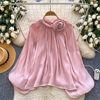 Chemisier plissé élégant en satin pour femme, à manches longues cloche et décor floral, coupe ample, idéal pour le printemps et l'été