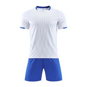 Ensemble de maillot de football géométrique jaune pour homme avec short bleu marine, polyester respirant, toutes saisons, coupe classique - Product Image 1
