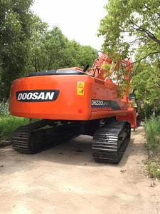 รถขุด DOOSAN DH220 มือสอง 22 ตัน เครื่องยนต์คัมมินส์ ปั๊มไฮดรอลิกคาวาซากิ มอเตอร์ วาล์ว KYB ชั่วโมงการใช้งานต่ำ สภาพ 90% ใหม่ ราคาแข่งขัน ปี 2023 - Product Image 1