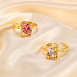 Anillo Ajustable Abierto de Cobre Chapado en Oro para Mujer con Incrustaciones de Circonia Cúbica Rectangular Brillante y Largo - Product Image 3