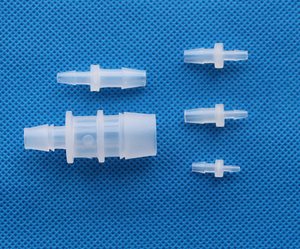 Raccord de tuyau réducteur droit à barbelures en plastique avec extrémité à barbelures - Product Image 3