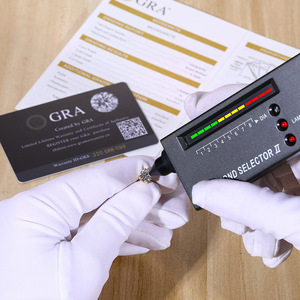 Orecchini Solitario in Argento Sterling <span class=keywords><strong>925</strong></span> con Moissanite VVS Taglio Rotondo Placcato <span class=keywords><strong>Oro</strong></span>, Certificati da Tester per Diamanti, da 0.1 a 5 <span class=keywords><strong>Carati</strong></span> - Product Image 2