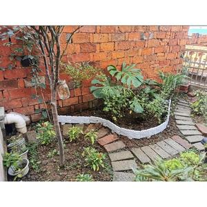 รั้วพลาสติกสำหรับจัดสวน 10 ชิ้น รูปทรงหินกรวด สำหรับตกแต่งขอบสวน พร้อมเสาพลาสติก - Product Image 6