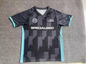 Kişiselleştirilmiş tasarım yüksek kalite spor Tshirt dokuma kaburga nakış logosu nefes Polyester futbol forması özel takım üniforma - Product Image 3