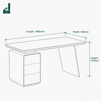 Bureau de direction minimaliste italien blanc crème avec finition aux coins arrondis et armoire intégrée pour espace de travail commercial