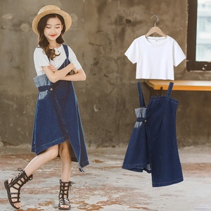 Ensemble décontracté printemps/été pour adolescentes de 8 à 14 ans : T-shirt en coton uni et jupe en jean à bretelles au design asymétrique – Tendance - Product Image 2