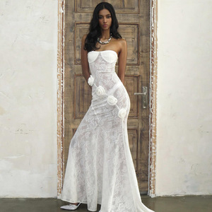 Robe de mariée sirène sans bretelles en dentelle avec fleurs 3D et longue traîne, élégante robe de mariée blanche - Product Image 1