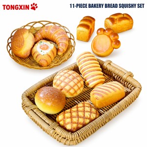 TONGXIN TikTok Jouet à presser en mousse PU réaliste en forme de pain, à remontée lente, thème boulangerie, anti-stress esthétique, vente en gros - Product Image 1