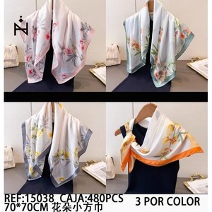 Foulard Quadrato Floreale 70x70Cm in Seta Leggera Stampata per Donna, Accessorio di Moda - Product Image 3