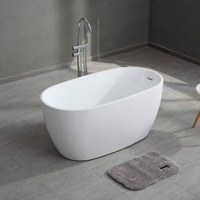 Baignoire autoportante en acrylique de petite taille Gurgle pour salles de bain d'appartements modernes
